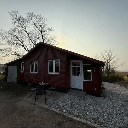 One-of-a-kind Waterfront Wooden House Сasa de vacaciones *