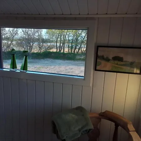 Prázdninový dům One-of-a-kind Waterfront Wooden House *