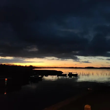 One-of-a-kind Waterfront Wooden House Prázdninový dům