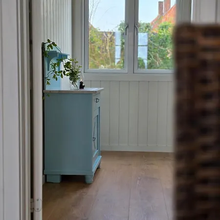 One-of-a-kind Waterfront Wooden House Prázdninový dům *