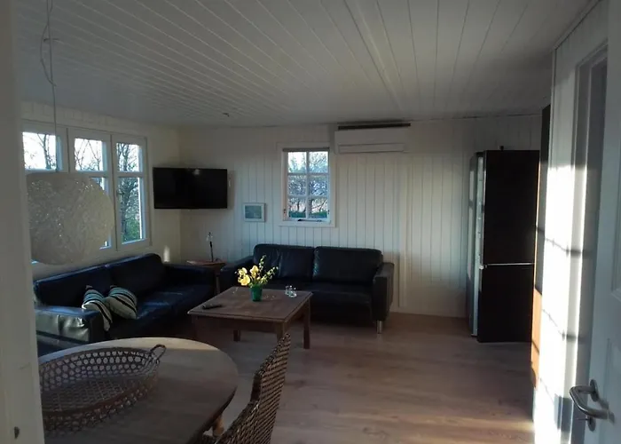 One-of-a-kind Waterfront Wooden House Сasa de vacaciones Hejls