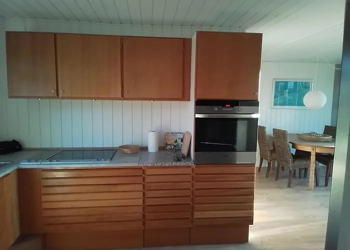 One-of-a-kind Waterfront Wooden House Сasa de vacaciones Hejls