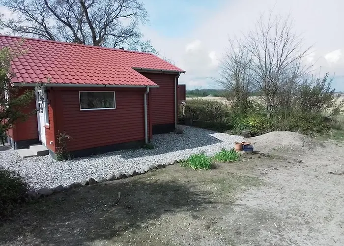 Сasa de vacaciones One-of-a-kind Waterfront Wooden House *