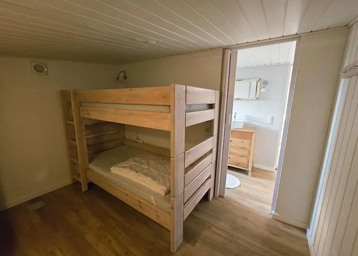 One-of-a-kind Waterfront Wooden House Сasa de vacaciones Hejls