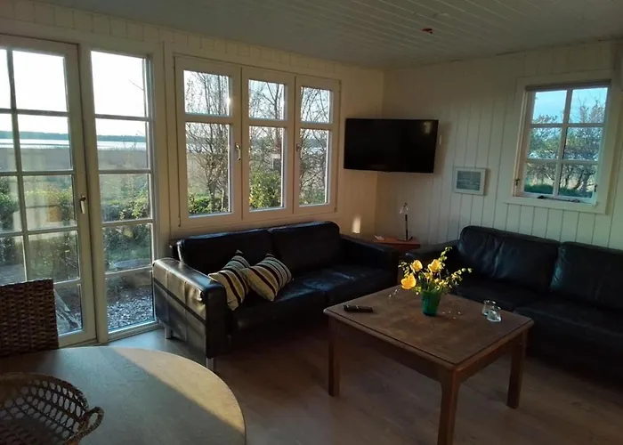 One-of-a-kind Waterfront Wooden House Сasa de vacaciones Hejls