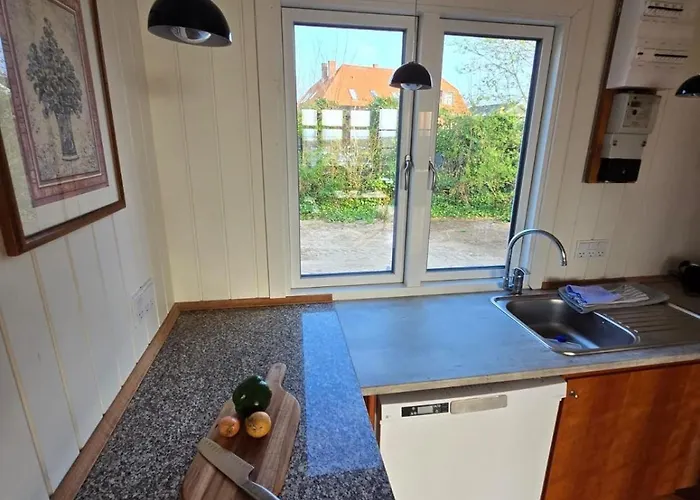 Сasa de vacaciones One-of-a-kind Waterfront Wooden House *