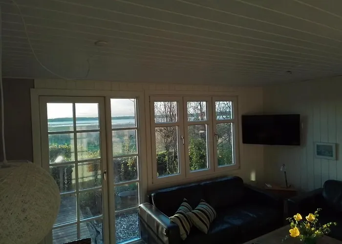 One-of-a-kind Waterfront Wooden House Сasa de vacaciones Hejls