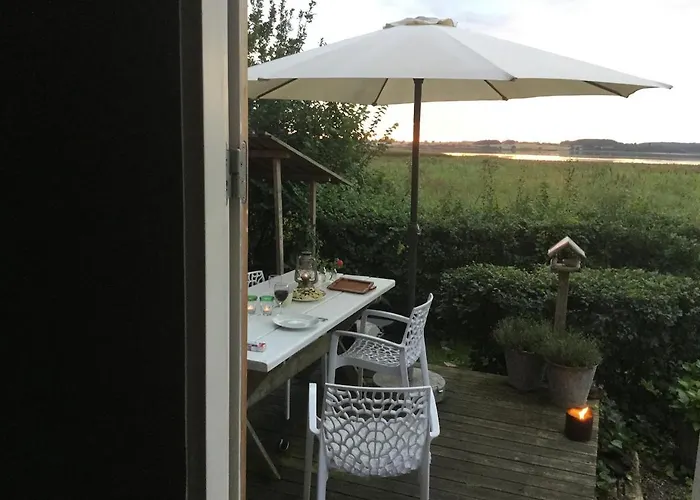 One-of-a-kind Waterfront Wooden House Сasa de vacaciones Hejls