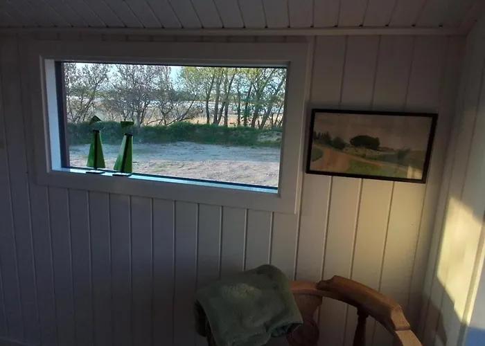 Сasa de vacaciones One-of-a-kind Waterfront Wooden House *