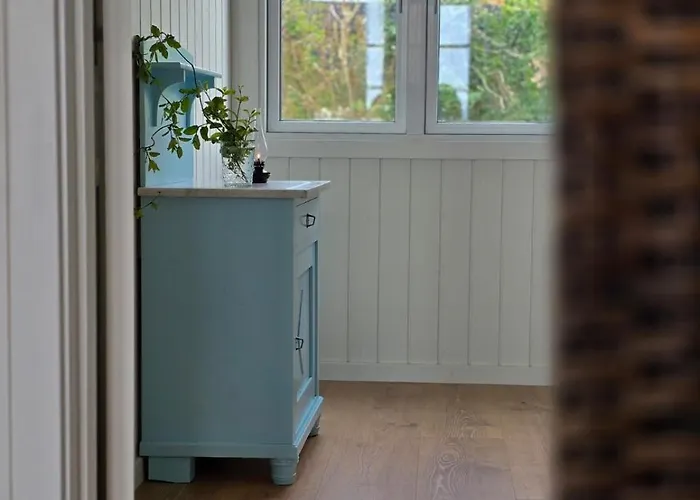 One-of-a-kind Waterfront Wooden House Сasa de vacaciones *