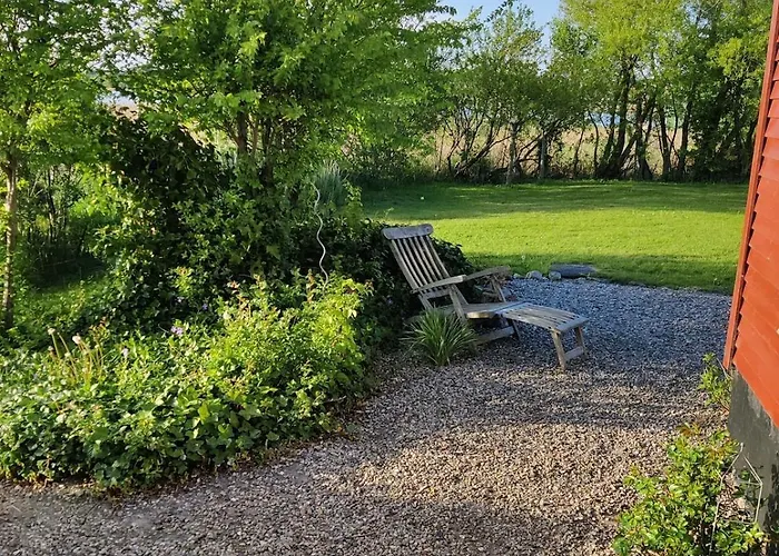 Сasa de vacaciones One-of-a-kind Waterfront Wooden House Hejls